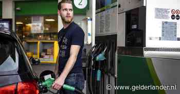 Prijs voor olie zakt in, aan de pomp zijn Nederlanders goedkoper uit