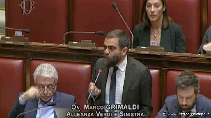 Dazi, Grimaldi contro Meloni: “Corsa al riamo parte della trattativa con Trump, noi 51esimo Stato degli Usa”
