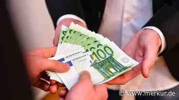 Betrugsmasche direkt an der Haustür: Rentner verliert tausende Euro – Polizei warnt jetzt eindringlich