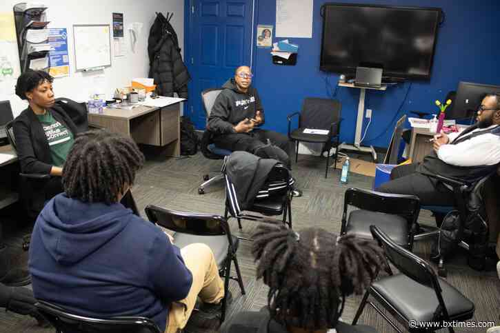 Bronx job seekers sharpen cover letters, prep for interviews at Community Justice Connect workshop