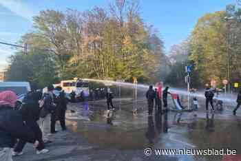 Betoging aan Israëlische ambassade in Brussel eindigt grimmig, politie zet waterkanon in