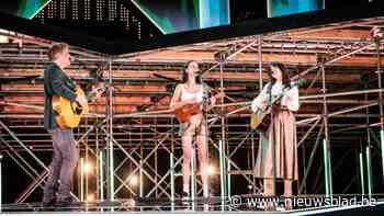 Genkse ‘Lift You Up’-zangeres Lotte schrijft lied voor zus in coma: “Het moet eruit, anders word ik er gek van”