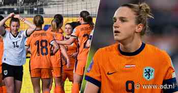 Oranje Leeuwinnen winnen, maar uitvallen van Vivianne Miedema smet op avond in Oostenrijk: ‘Ik maak me zorgen’