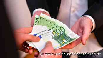 Betrugsmasche direkt an der Haustür: Rentner verliert tausende Euro – Polizei appelliert jetzt eindringlich