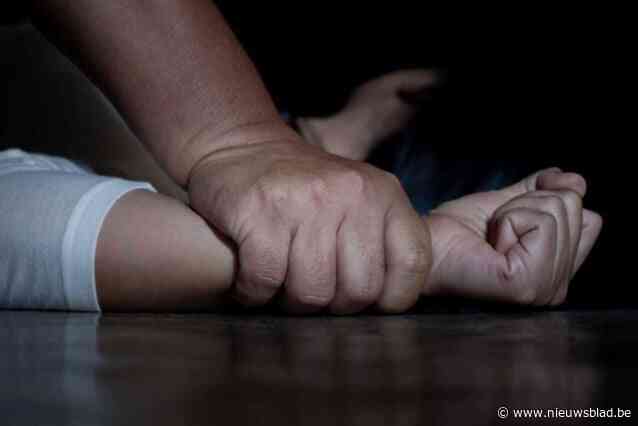 Voormalige docent universiteit krijgt vijf jaar cel voor verkrachting van twee vrouwen en slagen tegenover ex-partner