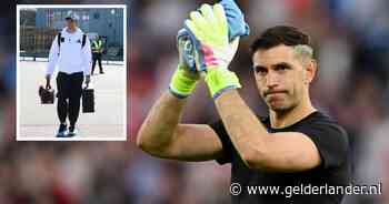 Emiliano Martínez toont Argentijnse wereldbeker bij aankomst in Parijs