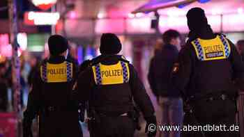 Maskierter reißt Autotür auf und versprüht Pfefferspray