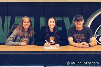 Lander’s Kyndal McFadden Signs with Cen. Wyoming for Volleyball