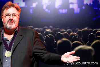 Vince Gill Has a Strong Opinion About Fans Sitting Down at His Shows