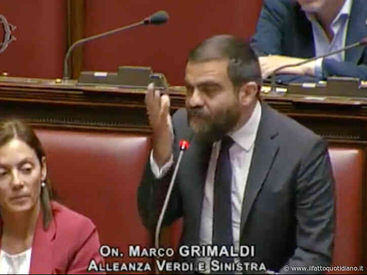 Grimaldi (Avs) attacca Urso: “Tolga il cappello di Trump. Ha appena detto a Meloni di baciargli il c**o”