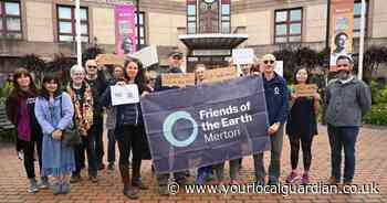 Hundreds slam plan for booze to be sold in busy Merton park from 9am