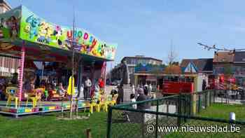 Pasenkermis met Mickey en Minnie Mouse in Beukenlaan