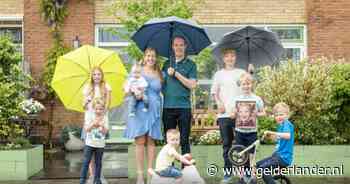 Een huis vol-familie Blom onthult geslacht negende kind: ‘Durfden het bijna niet te geloven’