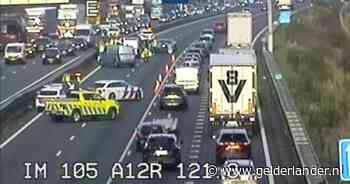 Botsing met meerdere voertuigen op A12 zorgt voor file: twee rijstroken gesloten