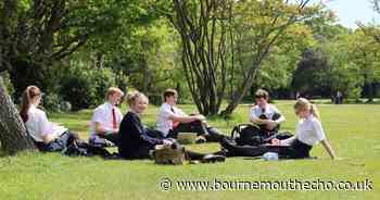 School asks parents to support 'smartphone-free childhood'