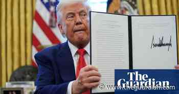 Trump signs executive order to 'make America's showers great again' – video