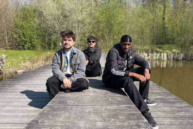 Broers, leerkrachten en hiphopcollectief; Vinnie (34) en Niels (32) nemen single op met leerling Grace (21): “In je hart vinden wat goed voor je is en daar dan volledig voor gaan”