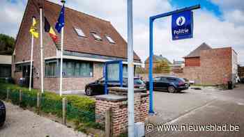 Ex-politieman staat terecht voor seksueel overschrijdend gedrag: “Hij liet de deur van de kleedkamer openstaan, zodat de poetsvrouw hem naakt kon zien”