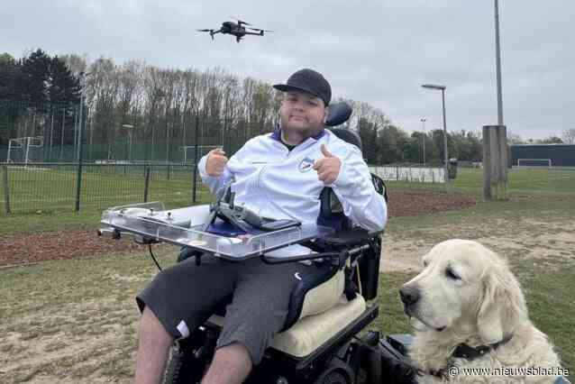 “Alles met een joystick ligt me wel”: Kobe (19) wil ondanks beperking dronepiloot worden