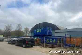 Arbeider (36) overleden nadat hij onder bulldozer terechtkomt op bedrijfsterrein