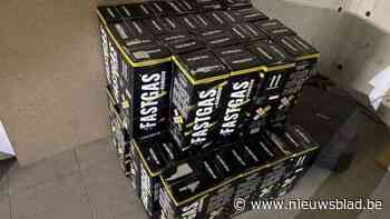 Vijftig flessen lachgas gevonden bij huiszoeking in garagebox in Deurne