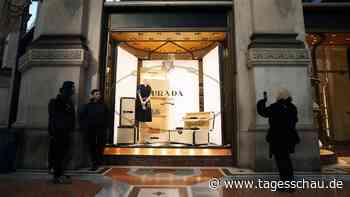 Italienisches Luxusunternehmen Prada übernimmt Versace