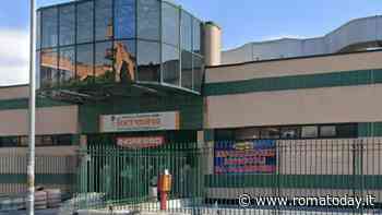 Rapina al centro commerciale, ladri assaltano gioielleria e scappano con uno scooter rubato