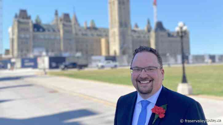 Despite nat’l lead by Liberals, Chilliwack MP Strahl still in the driver’s seat heading into tonight’s debate