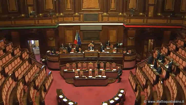 Sisto risponde a un’interrogazione sulla violenza di genere in Senato: i banchi della maggioranza sono vuoti