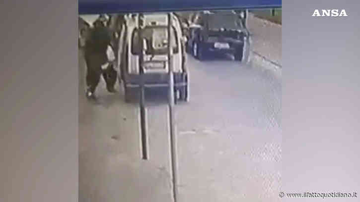 Ragazzo sequestrato a Napoli: in un video il momento in cui il 15enne viene prelevato