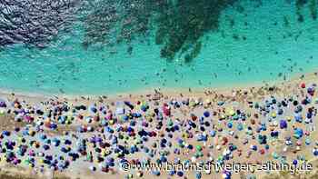Sardiniens Strände überfüllt – Behörden mit drastischer Maßnahme
