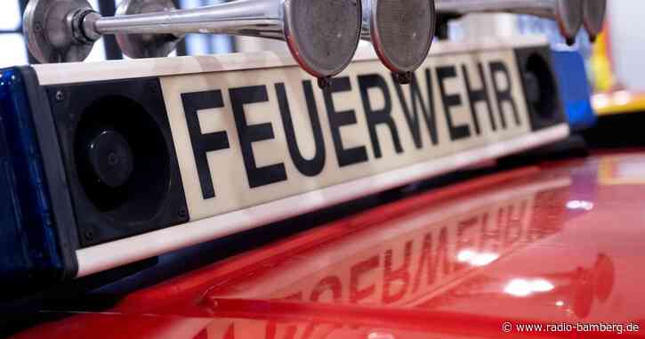 Vereinsheim aus Holz brennt in Augsburg