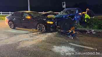 Twee auto’s botsen frontaal in Halen: twee gewonden