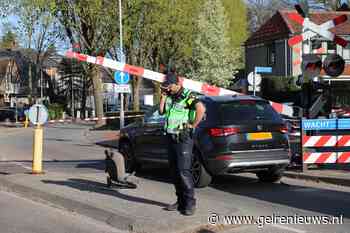 Auto belandt op spoor na botsing met fatbike