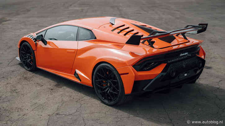 Oranjeliefhebber verkoopt collectie van 14 auto’s