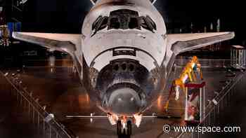 Texas senators: Move space shuttle Discovery from Smithsonian to Houston