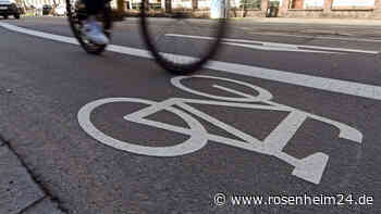 Schüler (11) stürzt mit Fahrrad auf dem Weg zur Schule – Autofahrer helfen Bub nicht