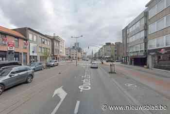 Bewoonster betrapt inbreker: dader vlucht weg met ladder op de schouder