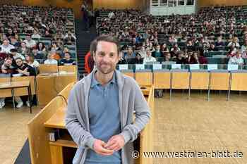 „MrWissen2go“gewährt an der Uni Paderborn tiefe Einblicke