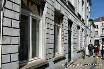 Brandweer komt ter plaatse nadat deel gevel loskomt