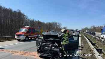 Mehrere Autos auf A8 zusammengeprallt: Weißer Sportwagen offenbar auf der Flucht