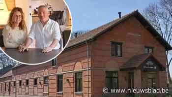 Koppel renoveert voormalig stationsgebouw tot vakantiewoning: “Voor wandelaars en fietsers is dit een ideale uitvalsbasis”