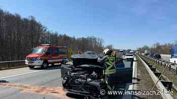 Mehrere Autos auf A8 zusammengeprallt: Sportwagen-Fahrer auf der Flucht