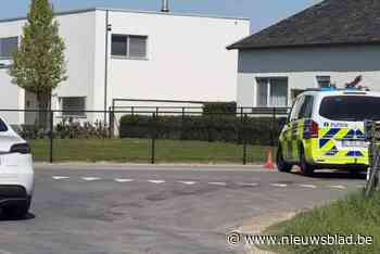 Politie arresteert man (31) die zich in huis verschanst had in Wellen: “Blijkbaar zijn er wat problemen in het gezin”