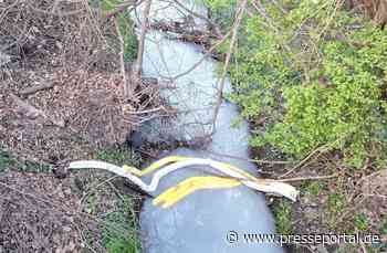 FW Dresden: Verfärbung des Geberbachs - Einsatzkräfte vor Ort