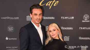 Auftritt auf dem roten Teppich: Sängerin Marie Reim ist "schwer verliebt" in Ex-Fußballer