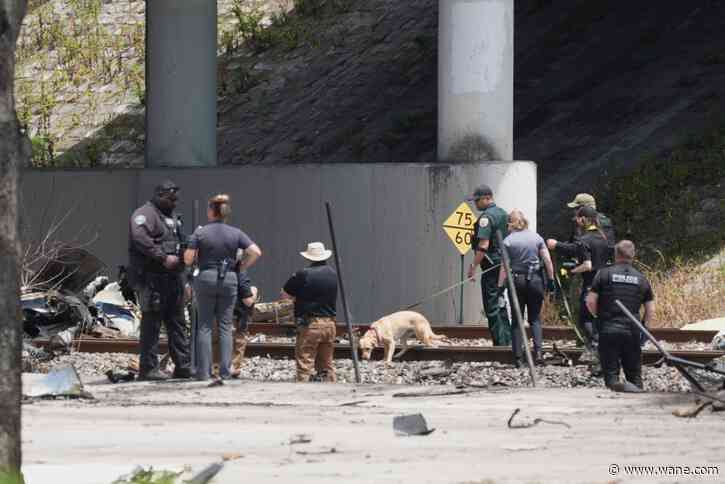 3 killed and 1 injured when plane crashes in South Florida near a major highway