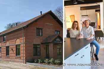 BINNENKIJKEN. Koppel bouwt oud station om tot vakantiewoning: “De buitenmuren zijn blijven staan, het interieur is volledig vernieuwd”