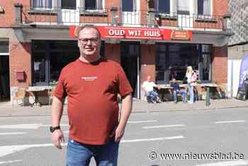 Jaren geleden was de vraagprijs nog te hoog, maar nu kan Daan (50) dan toch zijn café verhuizen in... dezelfde straat