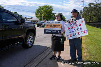 South Carolina man who killed an off-duty police officer is executed by firing squad